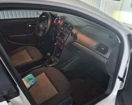 Белый Фольксваген Поло, объемом двигателя 1.6 л и пробегом 221 тыс. км за 7300 $, фото 5 на Automoto.ua