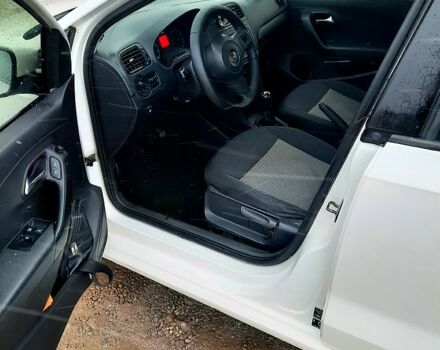 Белый Фольксваген Поло, объемом двигателя 1.6 л и пробегом 242 тыс. км за 6000 $, фото 4 на Automoto.ua