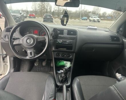 Белый Фольксваген Поло, объемом двигателя 1.6 л и пробегом 220 тыс. км за 5300 $, фото 2 на Automoto.ua