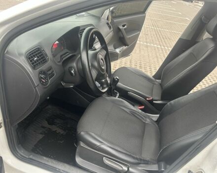 Белый Фольксваген Поло, объемом двигателя 1.6 л и пробегом 220 тыс. км за 5300 $, фото 6 на Automoto.ua