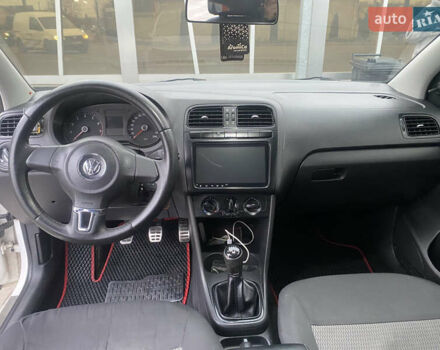 Белый Фольксваген Поло, объемом двигателя 1.6 л и пробегом 250 тыс. км за 5500 $, фото 11 на Automoto.ua