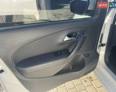 Белый Фольксваген Поло, объемом двигателя 1.6 л и пробегом 274 тыс. км за 6300 $, фото 6 на Automoto.ua