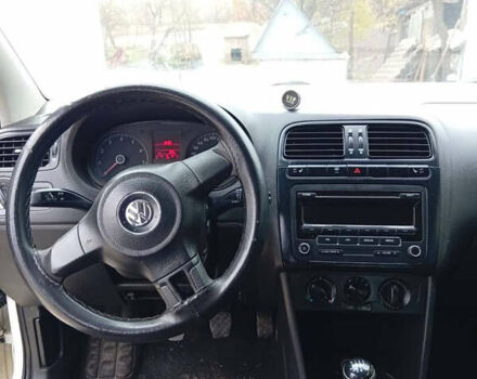 Білий Фольксваген Поло, об'ємом двигуна 1.6 л та пробігом 330 тис. км за 4000 $, фото 9 на Automoto.ua