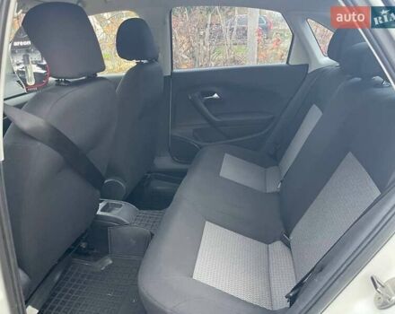 Белый Фольксваген Поло, объемом двигателя 1.6 л и пробегом 270 тыс. км за 6300 $, фото 1 на Automoto.ua