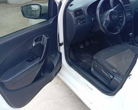 Білий Фольксваген Поло, об'ємом двигуна 1.6 л та пробігом 330 тис. км за 4000 $, фото 12 на Automoto.ua