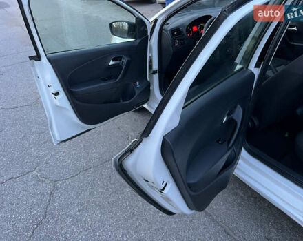 Белый Фольксваген Поло, объемом двигателя 1.6 л и пробегом 253 тыс. км за 3650 $, фото 14 на Automoto.ua