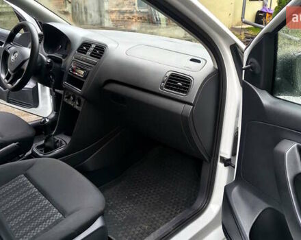 Білий Фольксваген Поло, об'ємом двигуна 1.6 л та пробігом 153 тис. км за 8000 $, фото 17 на Automoto.ua