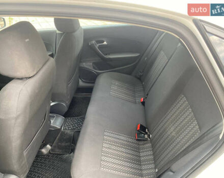 Білий Фольксваген Поло, об'ємом двигуна 1.6 л та пробігом 300 тис. км за 8000 $, фото 3 на Automoto.ua