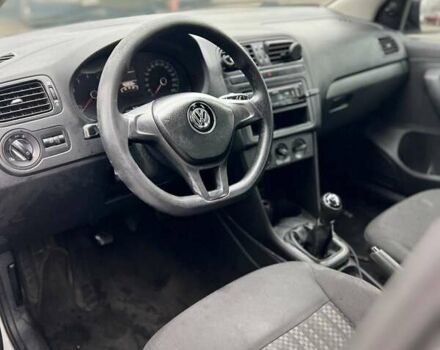 Білий Фольксваген Поло, об'ємом двигуна 1.6 л та пробігом 200 тис. км за 5500 $, фото 4 на Automoto.ua