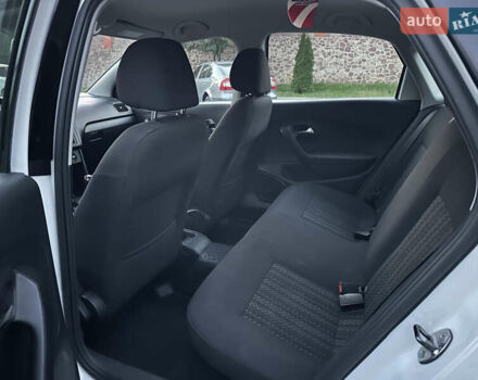 Белый Фольксваген Поло, объемом двигателя 1.6 л и пробегом 80 тыс. км за 9299 $, фото 22 на Automoto.ua