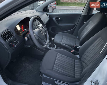 Белый Фольксваген Поло, объемом двигателя 1.6 л и пробегом 80 тыс. км за 9299 $, фото 18 на Automoto.ua