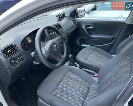 Білий Фольксваген Поло, об'ємом двигуна 1.6 л та пробігом 320 тис. км за 8400 $, фото 7 на Automoto.ua