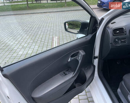 Білий Фольксваген Поло, об'ємом двигуна 1.6 л та пробігом 320 тис. км за 8400 $, фото 6 на Automoto.ua