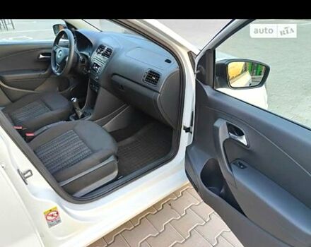 Белый Фольксваген Поло, объемом двигателя 1.6 л и пробегом 290 тыс. км за 8700 $, фото 4 на Automoto.ua