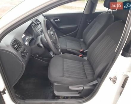 Білий Фольксваген Поло, об'ємом двигуна 1.6 л та пробігом 158 тис. км за 9998 $, фото 5 на Automoto.ua