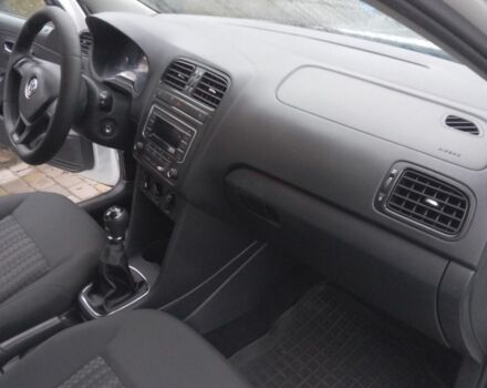 Белый Фольксваген Поло, объемом двигателя 1.6 л и пробегом 95 тыс. км за 10500 $, фото 6 на Automoto.ua