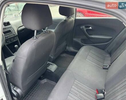 Белый Фольксваген Поло, объемом двигателя 1.6 л и пробегом 200 тыс. км за 6000 $, фото 1 на Automoto.ua