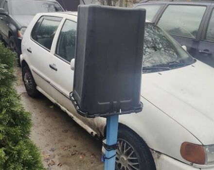 Белый Фольксваген Поло, объемом двигателя 1.4 л и пробегом 280 тыс. км за 1400 $, фото 1 на Automoto.ua