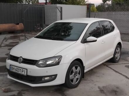 Фольксваген Поло 2011 в Белгород-Днестровском на Automoto.ua Белый Фольксваген Поло, объемом двигателя 1.4 л и пробегом 200 тыс. км за 6500 $, фото 1 на Automoto.ua