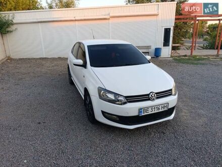 Белый Фольксваген Поло, объемом двигателя 1.6 л и пробегом 250 тыс. км за 6500 $, фото 1 на Automoto.ua