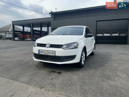 Фольксваген Поло 2012 в Коростене на Automoto.ua Белый Фольксваген Поло, объемом двигателя 1.2 л и пробегом 259 тыс. км за 5499 $, фото 1 на Automoto.ua