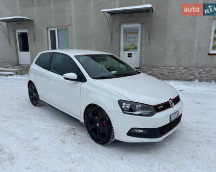 Белый Фольксваген Поло, объемом двигателя 1.4 л и пробегом 200 тыс. км за 7500 $, фото 1 на Automoto.ua