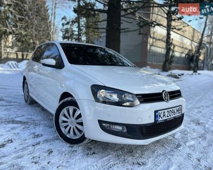 Белый Фольксваген Поло, объемом двигателя 1.4 л и пробегом 241 тыс. км за 7399 $, фото 1 на Automoto.ua