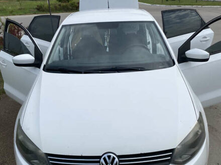 Белый Фольксваген Поло, объемом двигателя 1.6 л и пробегом 350 тыс. км за 5499 $, фото 1 на Automoto.ua