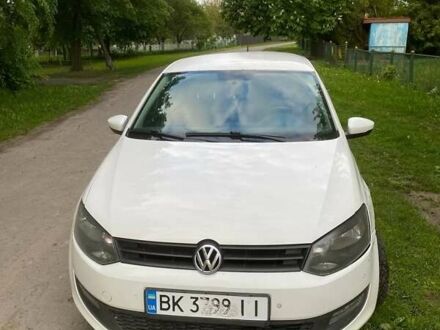 Фольксваген Поло 2012 у Рівному на Automoto.ua Білий Фольксваген Поло, об'ємом двигуна 1.39 л та пробігом 233 тис. км за 4900 $, фото 1 на Automoto.ua