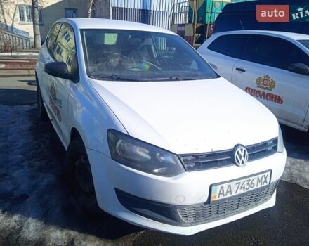 Белый Фольксваген Поло, объемом двигателя 1.2 л и пробегом 347 тыс. км за 2500 $, фото 1 на Automoto.ua