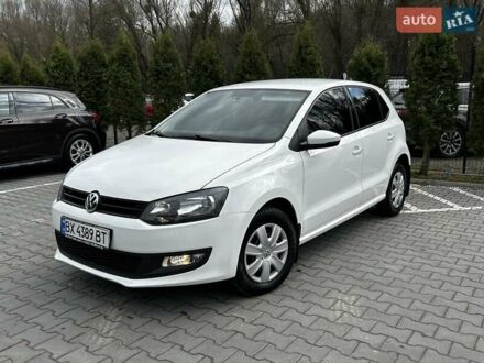 Фольксваген Поло 2013 у Хмельницькому на Automoto.ua Білий Фольксваген Поло, об'ємом двигуна 1.39 л та пробігом 73 тис. км за 8900 $, фото 1 на Automoto.ua