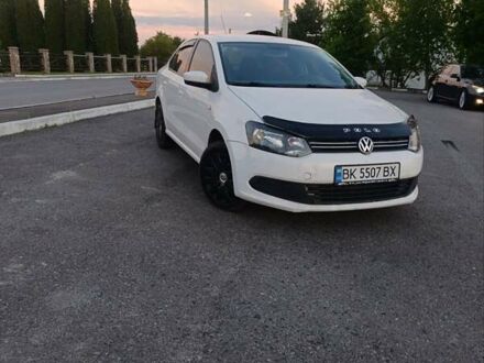 Фольксваген Поло 2013 у Рівному на Automoto.ua Білий Фольксваген Поло, об'ємом двигуна 1.6 л та пробігом 176 тис. км за 6678 $, фото 1 на Automoto.ua