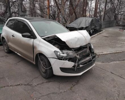 Белый Фольксваген Поло, объемом двигателя 1.2 л и пробегом 200 тыс. км за 2700 $, фото 1 на Automoto.ua