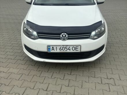 Фольксваген Поло 2013 в Киеве на Automoto.ua Белый Фольксваген Поло, объемом двигателя 1.6 л и пробегом 240 тыс. км за 6555 $, фото 1 на Automoto.ua