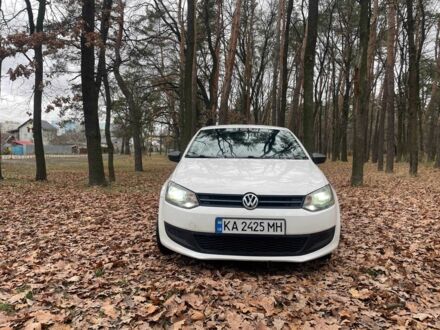 Белый Фольксваген Поло, объемом двигателя 1.2 л и пробегом 243 тыс. км за 5700 $, фото 1 на Automoto.ua