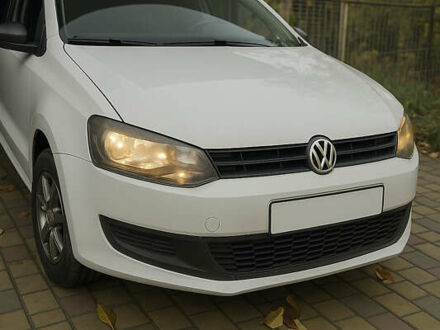 Белый Фольксваген Поло, объемом двигателя 1.2 л и пробегом 233 тыс. км за 6650 $, фото 1 на Automoto.ua