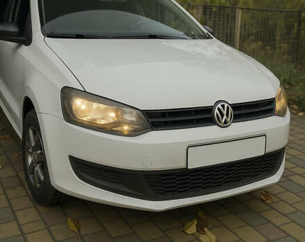 Белый Фольксваген Поло, объемом двигателя 1.2 л и пробегом 233 тыс. км за 6650 $, фото 1 на Automoto.ua