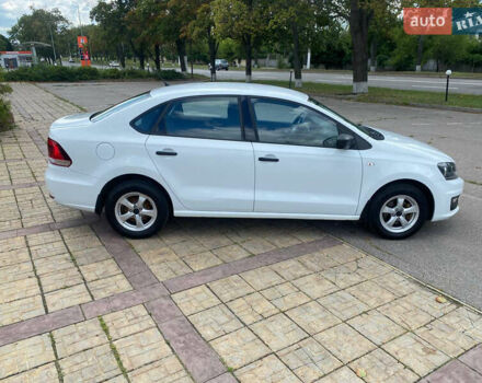 Белый Фольксваген Поло, объемом двигателя 1.6 л и пробегом 300 тыс. км за 8000 $, фото 1 на Automoto.ua