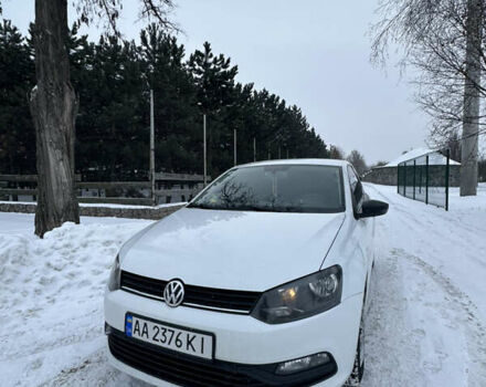 Белый Фольксваген Поло, объемом двигателя 1.2 л и пробегом 220 тыс. км за 5900 $, фото 1 на Automoto.ua