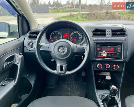 Бежевый Фольксваген Поло, объемом двигателя 1.6 л и пробегом 129 тыс. км за 6750 $, фото 12 на Automoto.ua