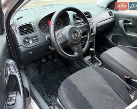 Бежевый Фольксваген Поло, объемом двигателя 1.6 л и пробегом 250 тыс. км за 3800 $, фото 50 на Automoto.ua