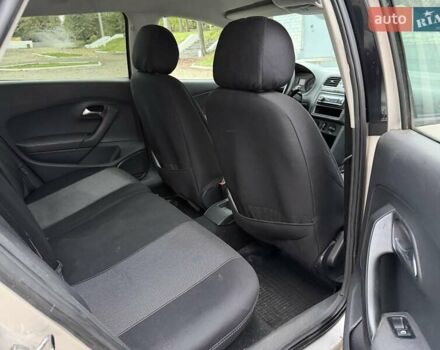 Бежевый Фольксваген Поло, объемом двигателя 1.6 л и пробегом 250 тыс. км за 3800 $, фото 53 на Automoto.ua