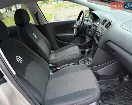 Бежевый Фольксваген Поло, объемом двигателя 1.6 л и пробегом 250 тыс. км за 3800 $, фото 58 на Automoto.ua