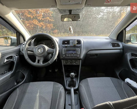 Бежевый Фольксваген Поло, объемом двигателя 1.6 л и пробегом 220 тыс. км за 6999 $, фото 3 на Automoto.ua