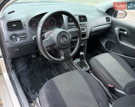 Бежевый Фольксваген Поло, объемом двигателя 1.6 л и пробегом 250 тыс. км за 3800 $, фото 52 на Automoto.ua