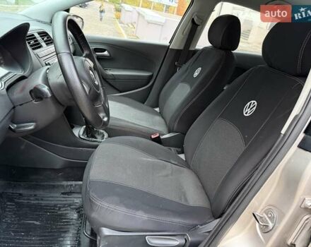 Бежевый Фольксваген Поло, объемом двигателя 1.6 л и пробегом 250 тыс. км за 3800 $, фото 51 на Automoto.ua