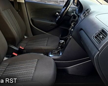 Бежевый Фольксваген Поло, объемом двигателя 1.6 л и пробегом 63 тыс. км за 10800 $, фото 6 на Automoto.ua