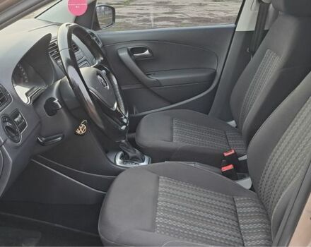 Бежевий Фольксваген Поло, об'ємом двигуна 1.6 л та пробігом 63 тис. км за 10800 $, фото 10 на Automoto.ua