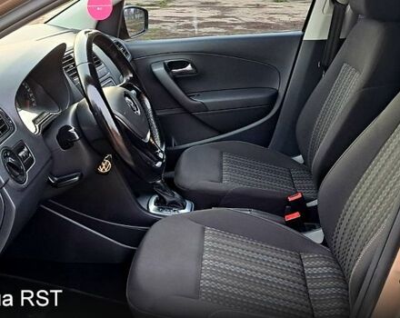 Бежевый Фольксваген Поло, объемом двигателя 1.6 л и пробегом 63 тыс. км за 10800 $, фото 5 на Automoto.ua