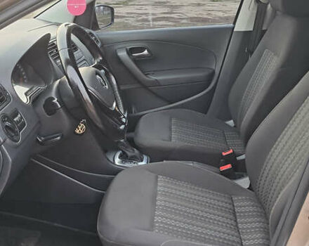 Бежевый Фольксваген Поло, объемом двигателя 1.6 л и пробегом 63 тыс. км за 10800 $, фото 7 на Automoto.ua